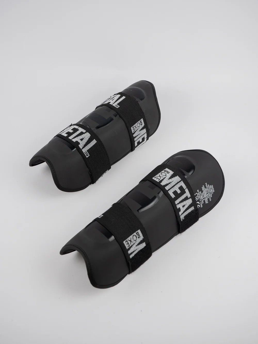 PROTEGE TIBIA PRO. NOIR METAL BOXE