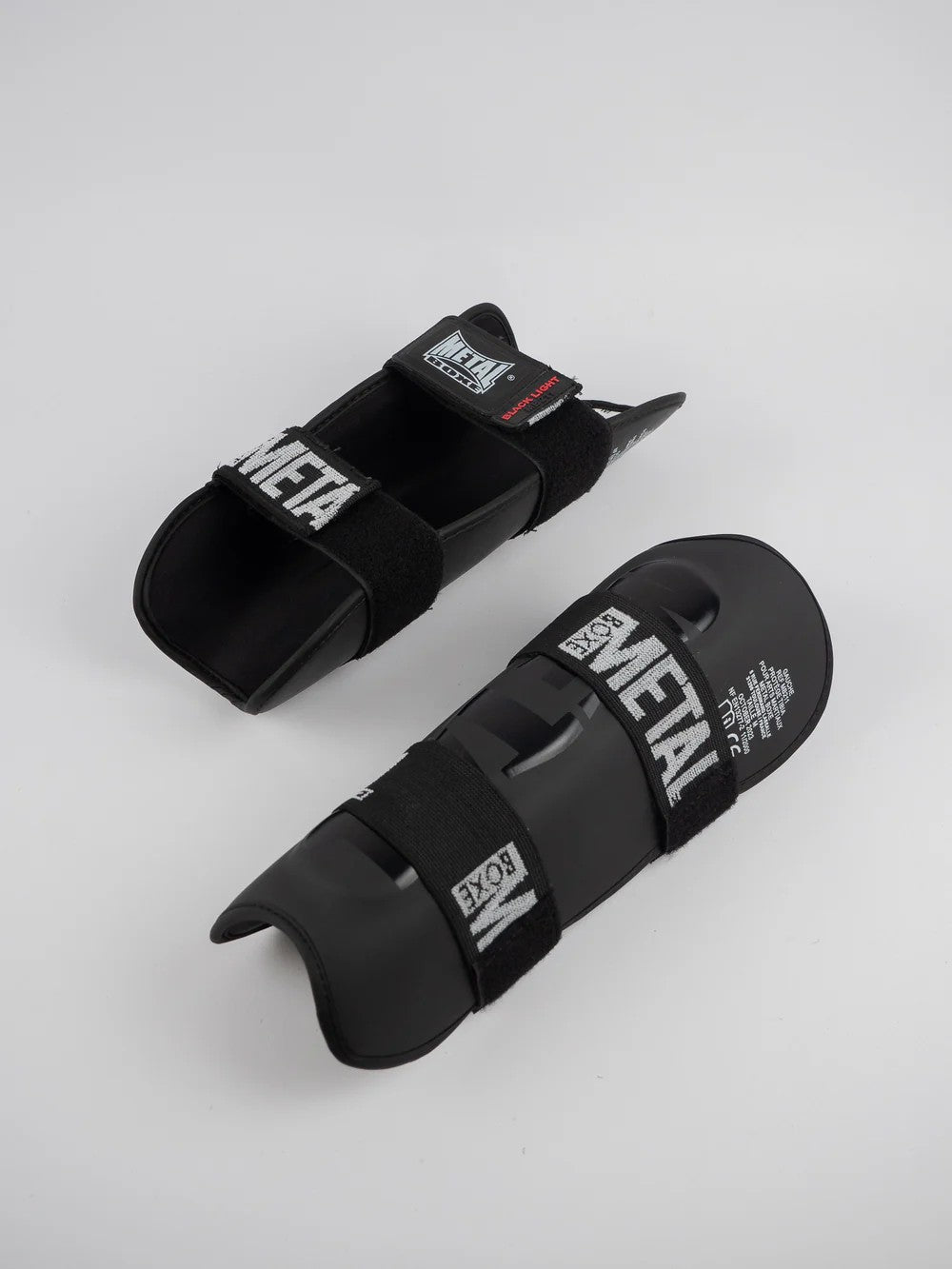 PROTEGE TIBIA PRO. NOIR METAL BOXE