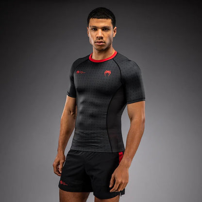 Rashguard à Manches Courtes Venum x Roger Gracie Signature - Noir/Rouge